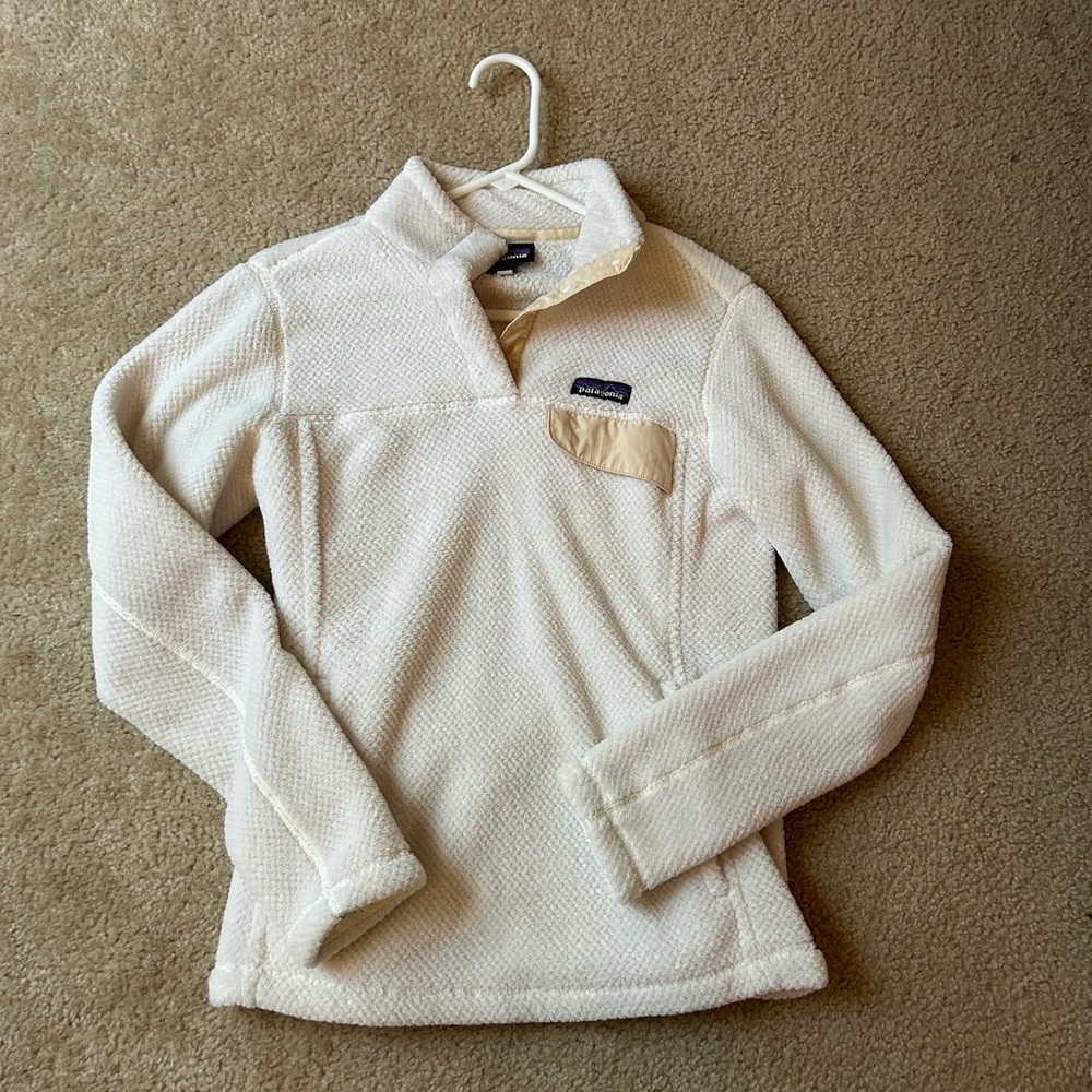 White/cream Patagonia pullover